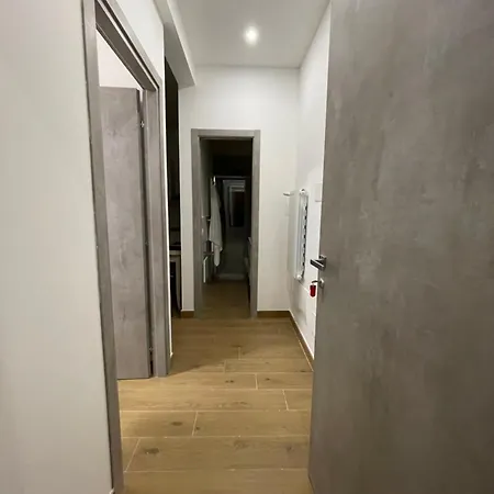 Camelia House - Modern Two With Private Outdoor Courtyard 罗马