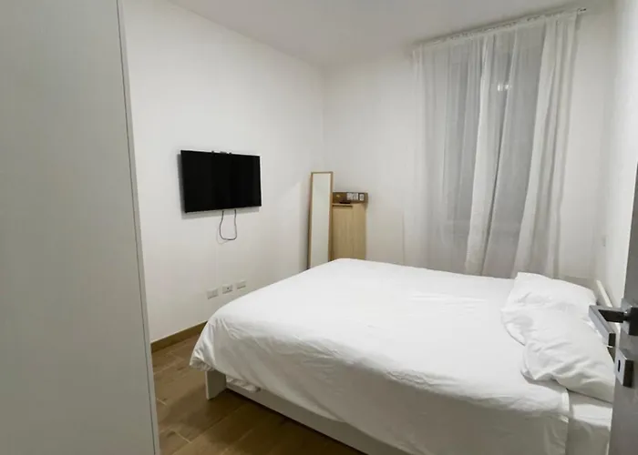 Camelia House - Modern Two With Private Outdoor Courtyard Apartment *